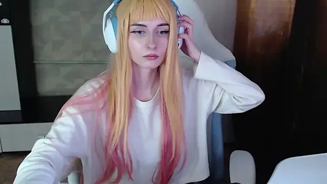 Cutti_Crystal — suck finger