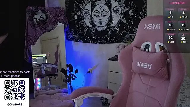 cyyberwhore — take off your t-shirt