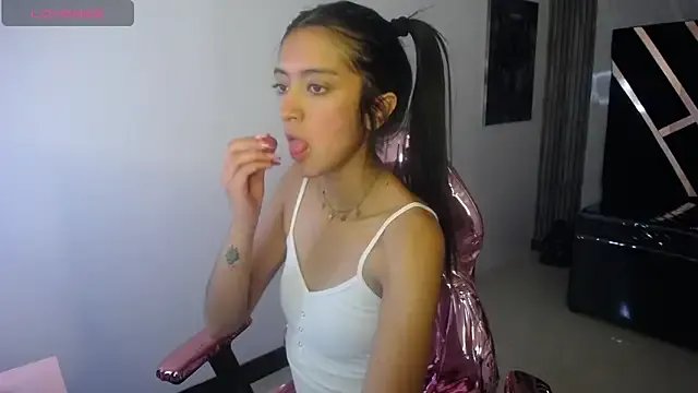 Dahyan_ch on StripChat