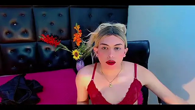 Daniela_Pink_ — party snow