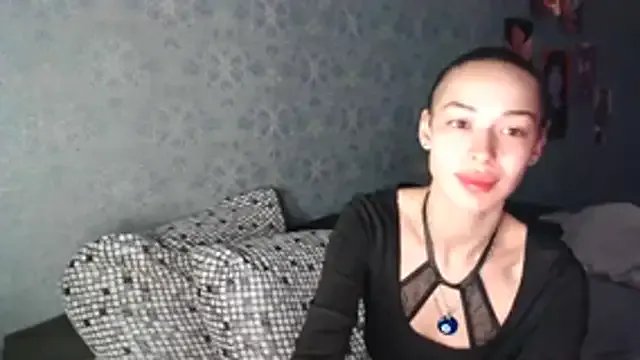 Daphne_Darkthorn on StripChat