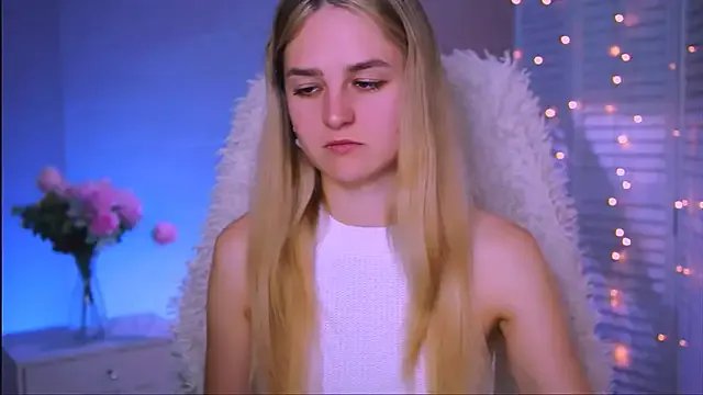 DeboraLarson on StripChat