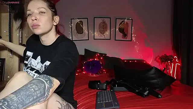 Devil_s_bride on StripChat