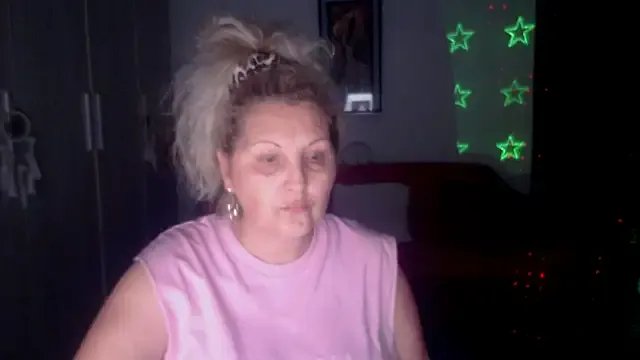 Divineblond on StripChat