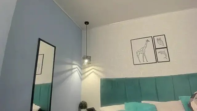 dolly_zoe on StripChat