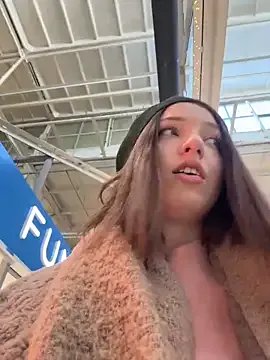 DollyTall on StripChat