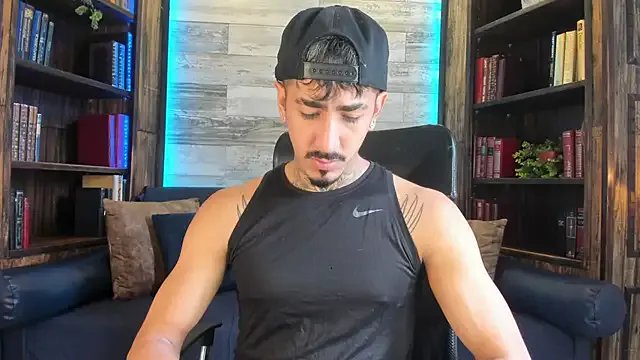 Donovan_Desmond on StripChat