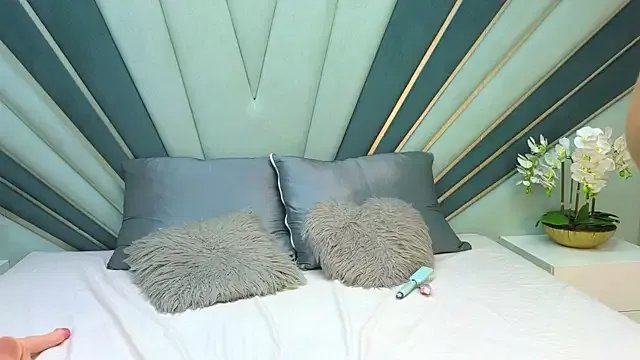 DulceeEsmeralda on StripChat