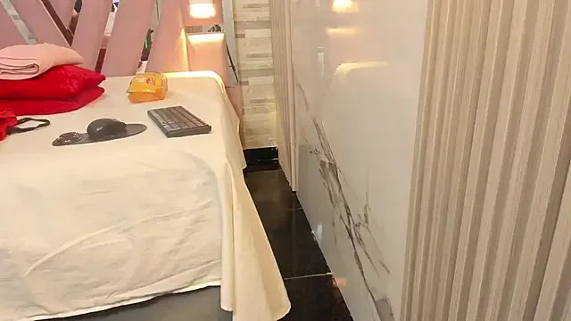 ebony_priincess on StripChat