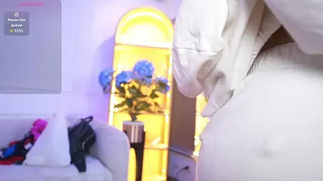 elasummer on StripChat