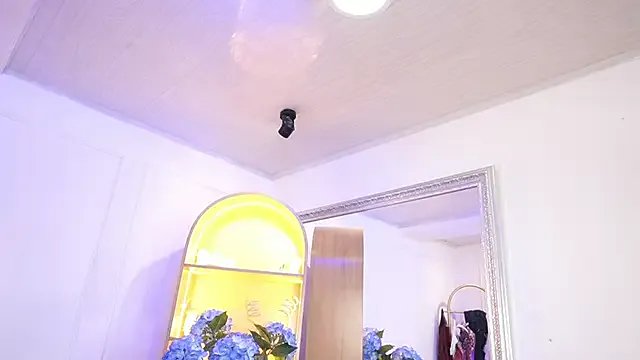 elasummer on StripChat