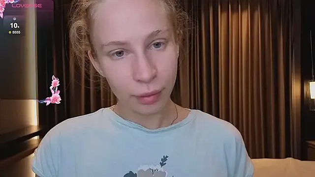 Elis_Fox on StripChat