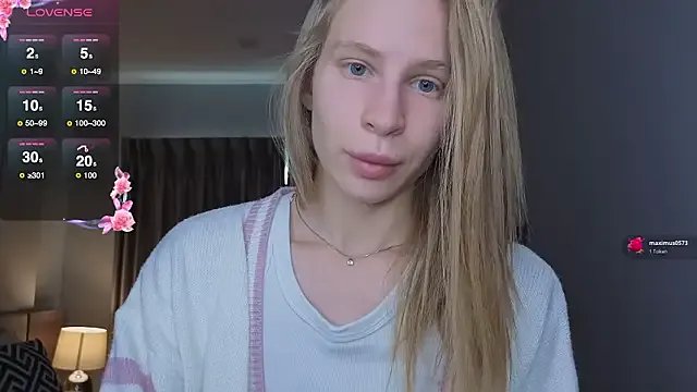 Elis_Fox on StripChat