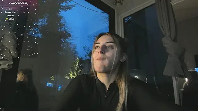 Ella_Vee on StripChat