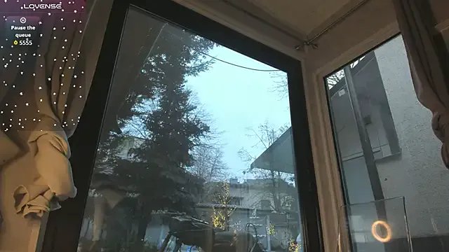 Ella_Vee on StripChat