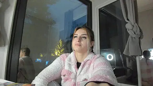 Ella_Vee on StripChat