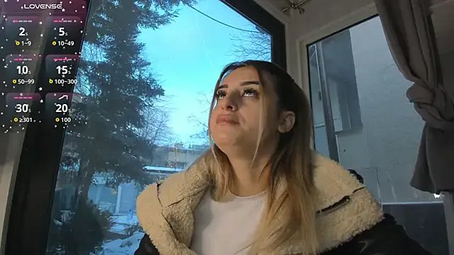 Ella_Vee on StripChat