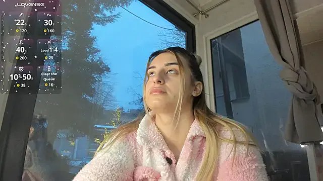 Ella_Vee on StripChat