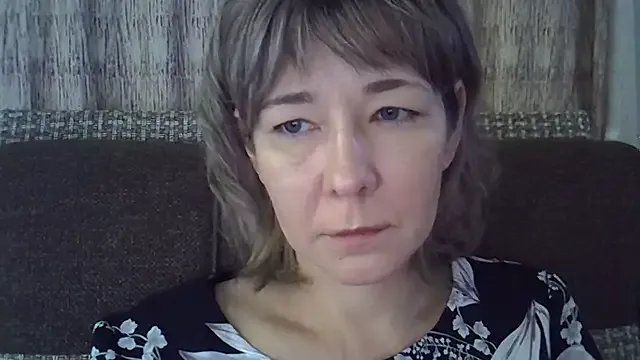 EllaJohnsonX on StripChat