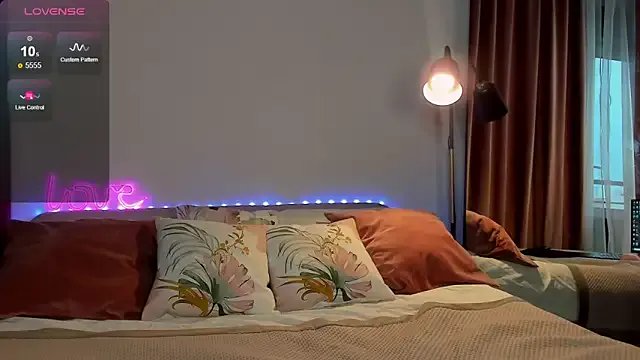 EllaRosss on StripChat