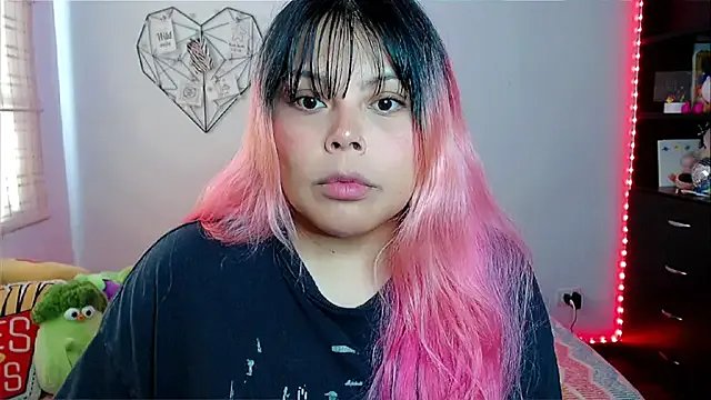 EllieMoonX on StripChat