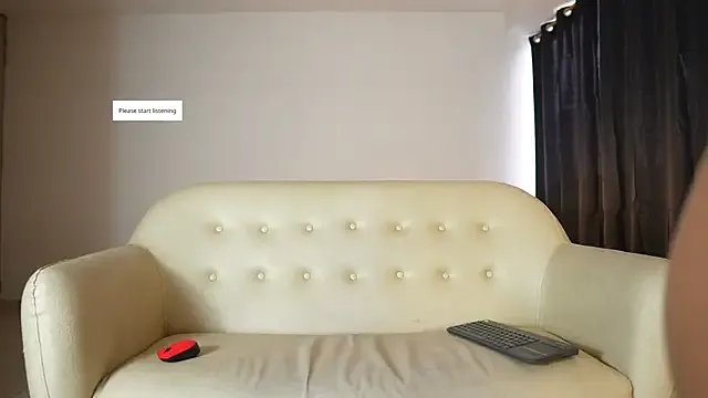 Emi_latingirl on StripChat