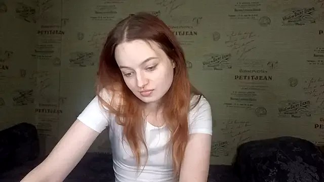 emi_less on StripChat