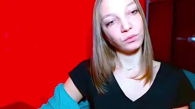 EmillyPlay on StripChat