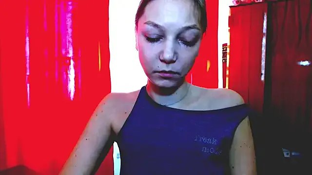 EmillyPlay on StripChat