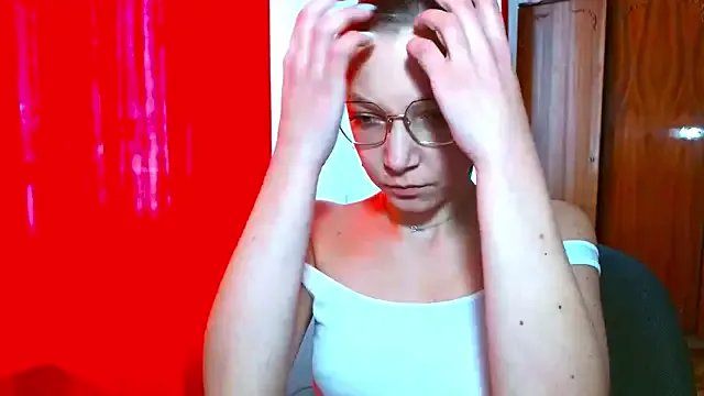 EmillyPlay on StripChat