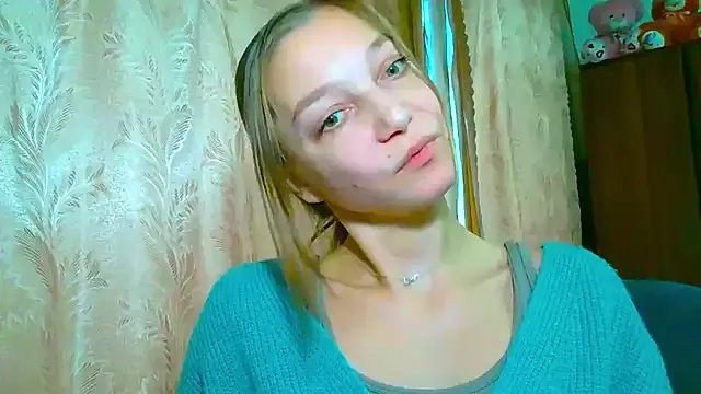 EmillyPlay on StripChat