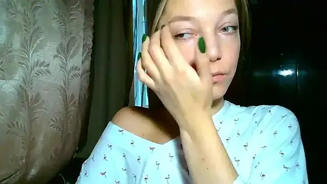 EmillyPlay on StripChat