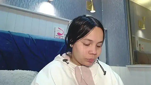 EmilyQueen3x on StripChat