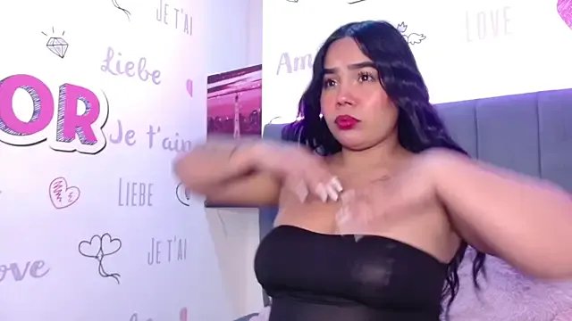 EmilyQueen3x on StripChat