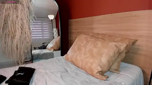 Emma_bloom__ on StripChat