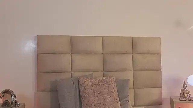 emma_brooks1 on StripChat