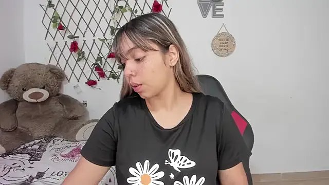 emma_grays2 on StripChat