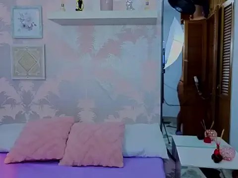 Emma_Thompssonn on StripChat