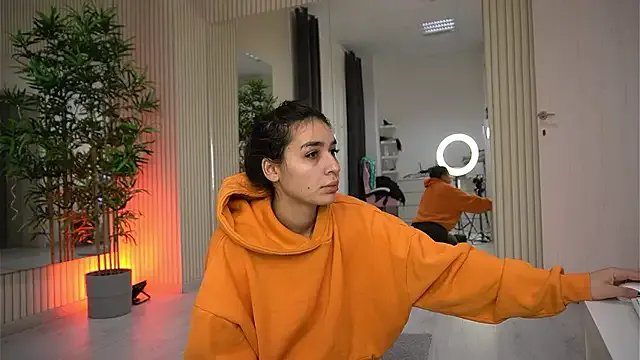 EmmaBlanco on StripChat