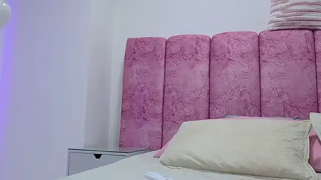 emmacurvy on StripChat