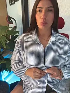 emmily_d — Private on StripChat