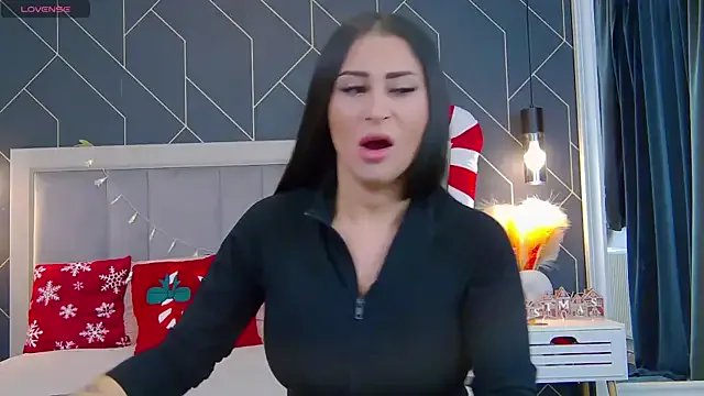 EmyLaveau on StripChat