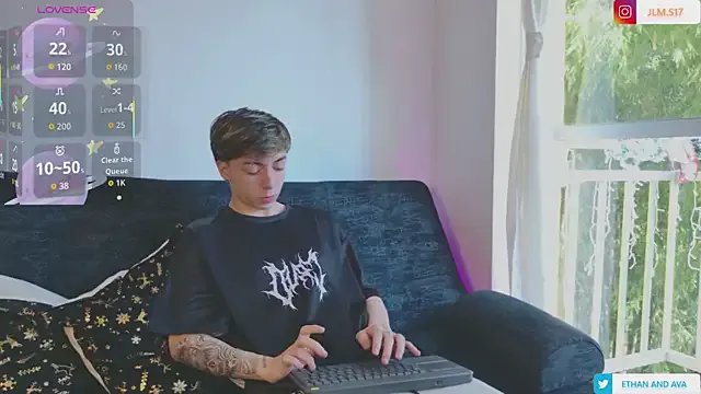 ethan_and_ava on StripChat