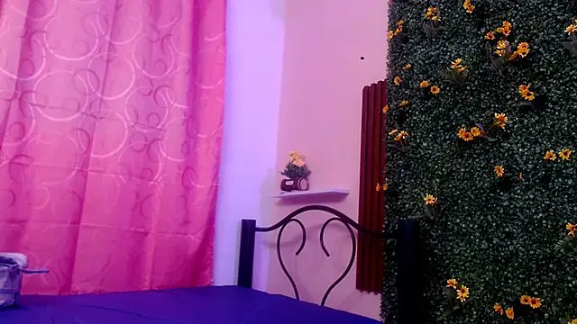 evaleribigtits18 on StripChat