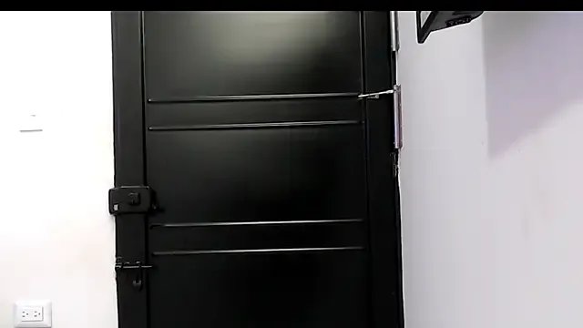 evaleribigtits18 on StripChat