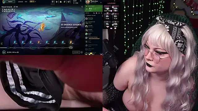 evamila on StripChat