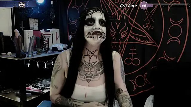 Evil_Queen_666 on StripChat