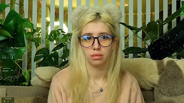 FlowweerGirl on StripChat