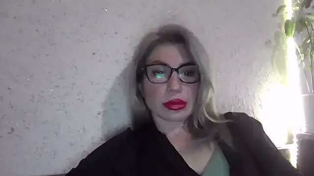 fox_red_lady7 on StripChat