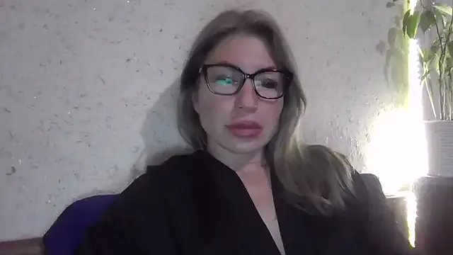 fox_red_lady7 on StripChat